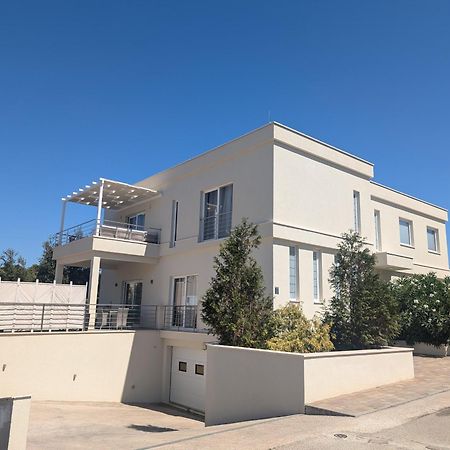 לומבארדה Villa Kora - Luxury Holiday Apartments מראה חיצוני תמונה