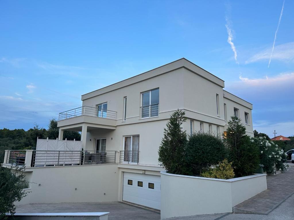 לומבארדה Villa Kora - Luxury Holiday Apartments מראה חיצוני תמונה