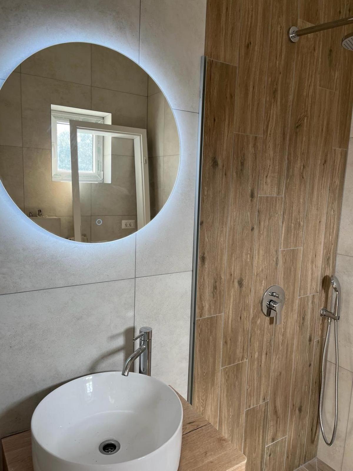 לומבארדה Villa Kora - Luxury Holiday Apartments מראה חיצוני תמונה