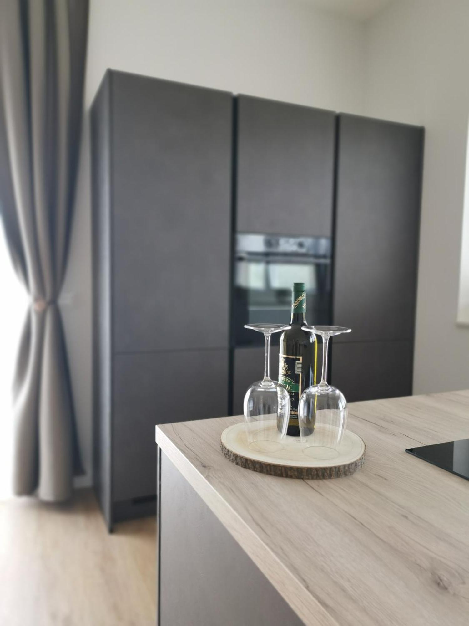 לומבארדה Villa Kora - Luxury Holiday Apartments מראה חיצוני תמונה