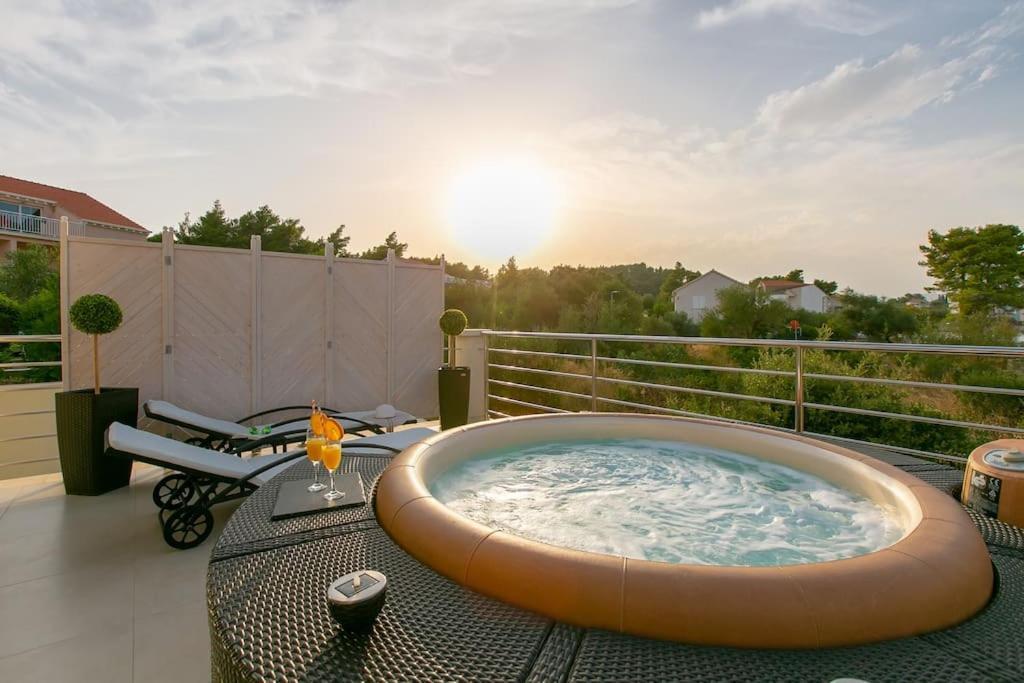 לומבארדה Villa Kora - Luxury Holiday Apartments מראה חיצוני תמונה