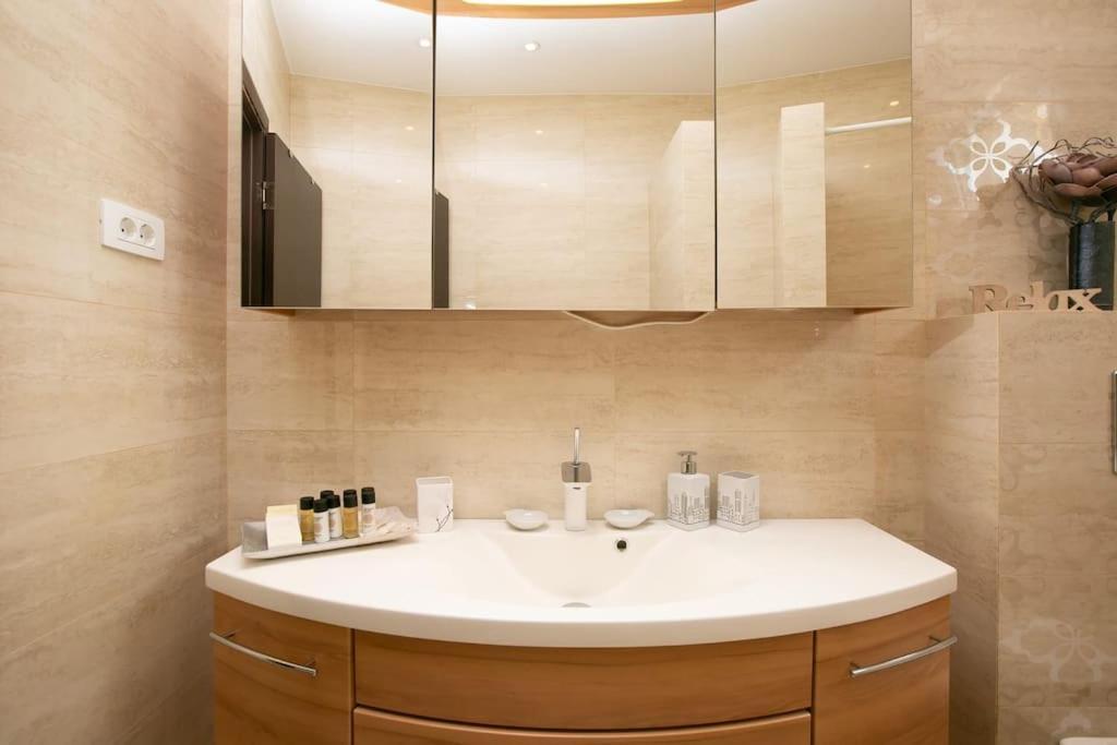 לומבארדה Villa Kora - Luxury Holiday Apartments מראה חיצוני תמונה