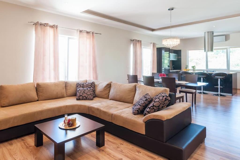 לומבארדה Villa Kora - Luxury Holiday Apartments מראה חיצוני תמונה
