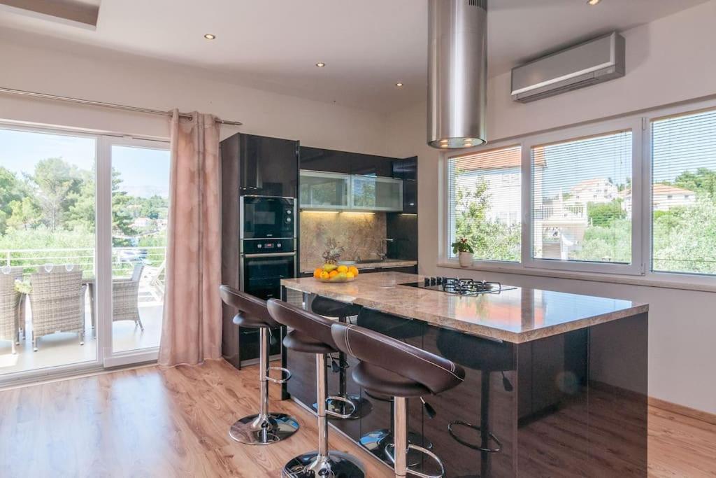 לומבארדה Villa Kora - Luxury Holiday Apartments מראה חיצוני תמונה
