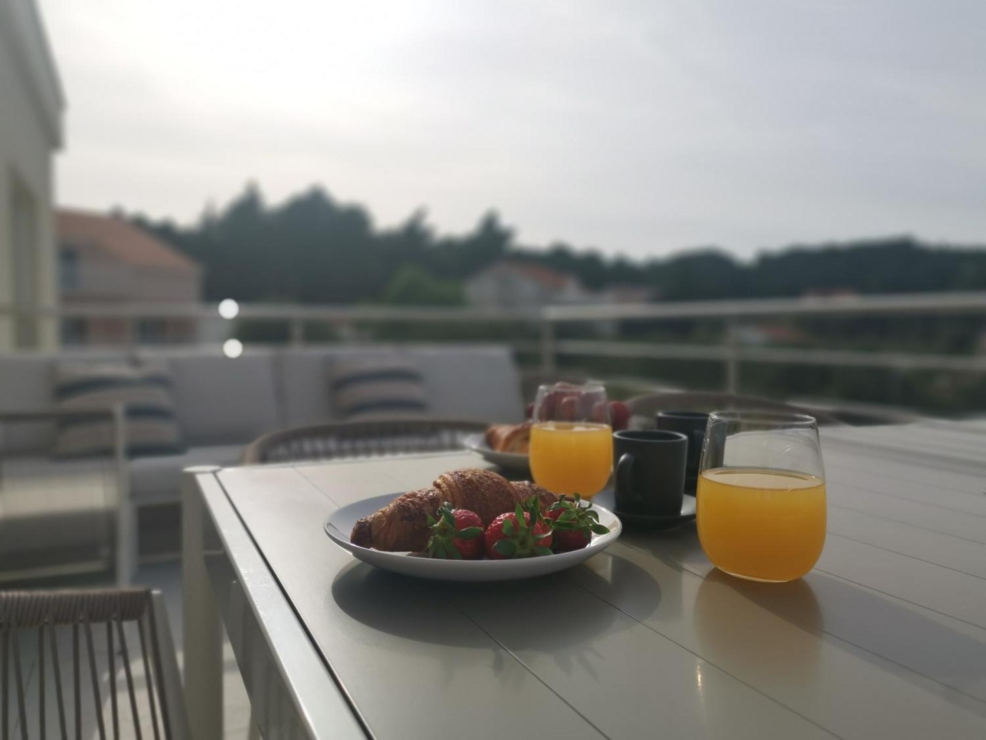 לומבארדה Villa Kora - Luxury Holiday Apartments מראה חיצוני תמונה