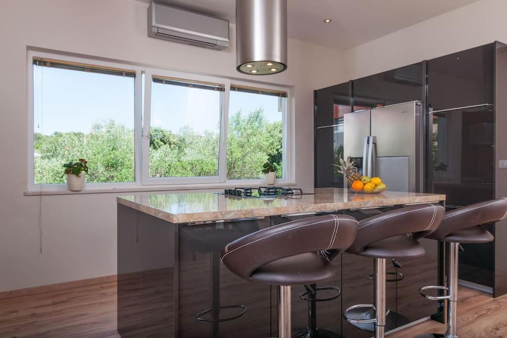 לומבארדה Villa Kora - Luxury Holiday Apartments מראה חיצוני תמונה