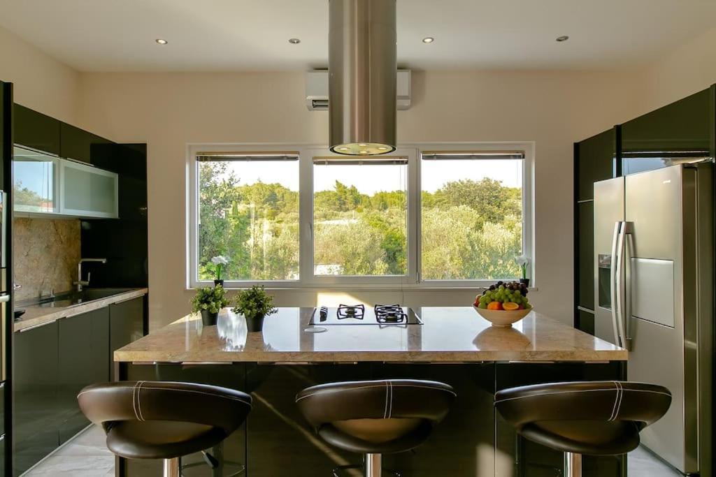 לומבארדה Villa Kora - Luxury Holiday Apartments מראה חיצוני תמונה
