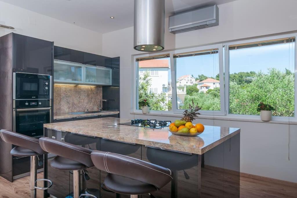 לומבארדה Villa Kora - Luxury Holiday Apartments מראה חיצוני תמונה