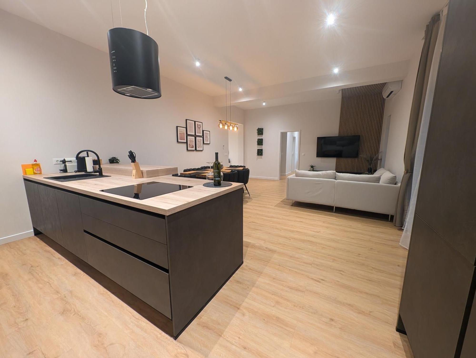 לומבארדה Villa Kora - Luxury Holiday Apartments מראה חיצוני תמונה